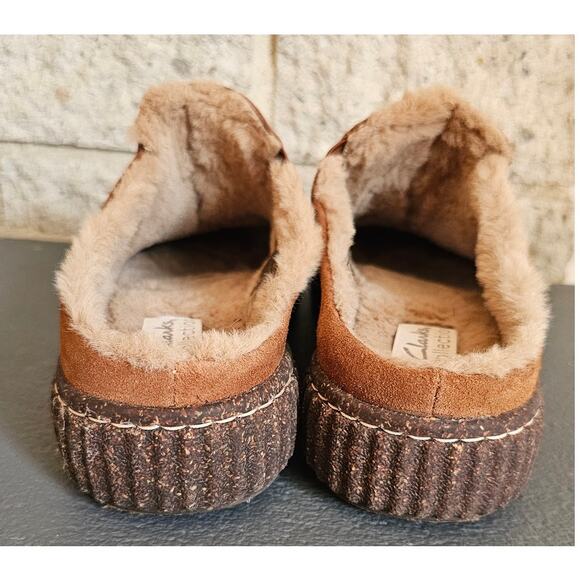 Clarks Caroline Step Slip-On Flats, Fur lined, STitching & Button Tan, NEW, Sz 7 - Picture 7 of 8